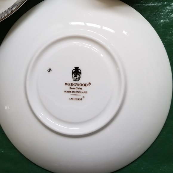 2 Wedgwood Amherst Leigh Shape Footed Cups & Saucers Platinum Trim - Picture 5 of 6